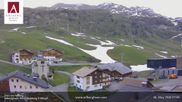 Archiviertes Webcam Bild: Hotel Arlberghaus in Zürs mit Blick auf den Weltcuphang am 28.05.2026 um 07:38 Uhr