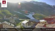 Archiviertes Webcam Bild: Hotel Arlberghaus in Zürs mit Blick auf den Weltcuphang am 28.05.2026 um 08:38 Uhr