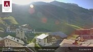 Archiviertes Webcam Bild: Hotel Arlberghaus in Zürs mit Blick auf den Weltcuphang am 12.07.2026 um 08:40 Uhr