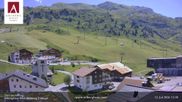 Archiviertes Webcam Bild: Hotel Arlberghaus in Zürs mit Blick auf den Weltcuphang am 12.07.2026 um 12:40 Uhr