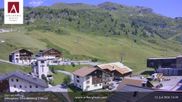 Archiviertes Webcam Bild: Hotel Arlberghaus in Zürs mit Blick auf den Weltcuphang am 12.07.2026 um 14:40 Uhr