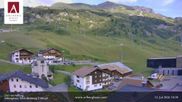 Archiviertes Webcam Bild: Hotel Arlberghaus in Zürs mit Blick auf den Weltcuphang am 12.07.2026 um 18:11 Uhr