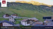 Archiviertes Webcam Bild: Hotel Arlberghaus in Zürs mit Blick auf den Weltcuphang am 12.07.2026 um 20:27 Uhr
