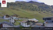 Archiviertes Webcam Bild: Hotel Arlberghaus in Zürs mit Blick auf den Weltcuphang am 14.10.2026 um 12:38 Uhr
