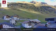 Archiviertes Webcam Bild: Hotel Arlberghaus in Zürs mit Blick auf den Weltcuphang am 14.10.2026 um 16:38 Uhr