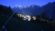 Archiviertes Webcam Bild: Dorf Grächen - Talabfahrt am 26.05.2026 um 04:08 Uhr