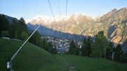 Archiviertes Webcam Bild: Dorf Grächen - Talabfahrt am 26.05.2026 um 06:08 Uhr