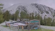 Archived webcam image showing Top station of the Höfi Express II lift on 11 Jun 2026 at 08:45