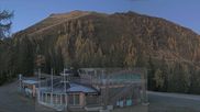 Archived webcam image showing Top station of the Höfi Express II lift on 20 Oct 2026 at 07:07