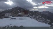 Archived webcam image showing Diavolezza - Top station on 28 May 2026 at 01:00