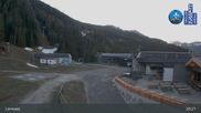 Archived webcam image showing Lermoos - Hochmoos Express Lift Top Station on 1 May 2026 at 01:48
