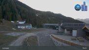 Archived webcam image showing Lermoos - Hochmoos Express Lift Top Station on 1 May 2026 at 19:48
