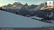 Archiviertes Webcam Bild: 3 Zinnen Dolomiten: Sexten Bergstation Helm am 28.02.2026 um 07:22 Uhr