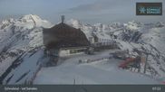 Archiviertes Webcam Bild: Schnalstaler Gletscher: Bergstation Gletscherbahn am 12.04.2026 um 07:57 Uhr