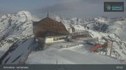 Archiviertes Webcam Bild: Schnalstaler Gletscher: Bergstation Gletscherbahn am 12.04.2026 um 08:57 Uhr
