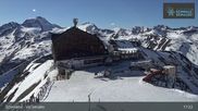 Archiviertes Webcam Bild: Schnalstaler Gletscher: Bergstation Gletscherbahn am 25.04.2026 um 17:46 Uhr