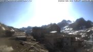Archived webcam image showing Hut 