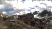 Archived webcam image showing Hut 