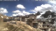 Archived webcam image showing Hut 