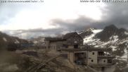 Archived webcam image showing Hut 