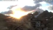 Archived webcam image showing Hut 