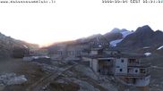 Archived webcam image showing Hut 