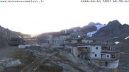 Archived webcam image showing Hut 