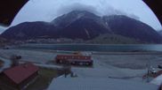 Archiviertes Webcam Bild: Schöneben: Talstation der Bergbahn mit Blick auf Reschensee und Dorf Reschen am 12.04.2026 um 20:32 Uhr