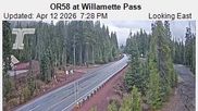 Archiviertes Webcam Bild: Willamette Pass: Blick auf die Strasse am 13.04.2026 um 04:18 Uhr