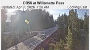 Archiviertes Webcam Bild: Willamette Pass: Blick auf die Strasse am 30.04.2026 um 16:39 Uhr