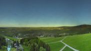 Archiviertes Webcam Bild: Oberwiesenthal: Panoramablick vom Fichtelberg am 29.05.2026 um 20:35 Uhr