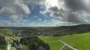 Archiviertes Webcam Bild: Oberwiesenthal: Panoramablick vom Fichtelberg am 30.08.2026 um 10:36 Uhr