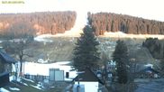 Archiviertes Webcam Bild: Oberwiesenthal: Talstation Schwebebahn Fichtelberg am 26 Feb 2026 um 07:08 Uhr