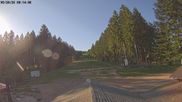 Archiviertes Webcam Bild: Skihang Erbeskopf - Talstation am 28.05.2026 um 08:38 Uhr