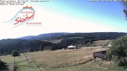 Archiviertes Webcam Bild: Neuastenberg: Obere Postwiese - Piste, Lift und Schirmbar am 12.07.2026 um 08:12 Uhr