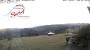 Archiviertes Webcam Bild: Neuastenberg: Obere Postwiese - Piste, Lift und Schirmbar am 10.10.2026 um 08:42 Uhr
