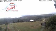 Archiviertes Webcam Bild: Neuastenberg: Obere Postwiese - Piste, Lift und Schirmbar am 10.10.2026 um 10:42 Uhr