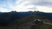Archiviertes Webcam Bild: Speikboden: Bergstation Sonnklar und Sonnklarhütte am 15.10.2026 um 08:27 Uhr