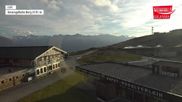 Archiviertes Webcam Bild: Wildkogel-Arena: Bergstation der Smaragdbahn am 19.09.2026 um 18:28 Uhr
