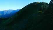 Archiviertes Webcam Bild: Riesneralm: Panorama Skigebiet und Skihütte Hochsitz am 26.08.2026 um 02:13 Uhr