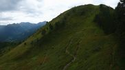 Archiviertes Webcam Bild: Riesneralm: Panorama Skigebiet und Skihütte Hochsitz am 26.08.2026 um 10:13 Uhr