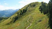Archiviertes Webcam Bild: Riesneralm: Panorama Skigebiet und Skihütte Hochsitz am 26.08.2026 um 12:13 Uhr