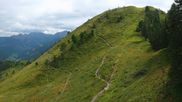 Archiviertes Webcam Bild: Riesneralm: Panorama Skigebiet und Skihütte Hochsitz am 26.08.2026 um 14:13 Uhr