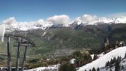 Archived webcam image showing Peisey Vallandry - Top station chairlift Clocheret on 7 May 2026 at 10:14