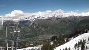Archived webcam image showing Peisey Vallandry - Top station chairlift Clocheret on 7 May 2026 at 12:14