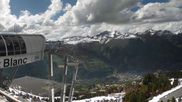 Archived webcam image showing Peisey Vallandry - Top station chairlift Clocheret on 7 May 2026 at 16:14