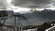 Archived webcam image showing Peisey Vallandry - Top station chairlift Clocheret on 7 May 2026 at 20:14