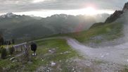 Archiviertes Webcam Bild: Peisey Vallandry - Bergstation Sessellift Clocheret am 26.06.2026 um 07:41 Uhr