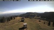 Archiviertes Webcam Bild: Blick auf die Bergstation Lischboden im Skigebiet Rüschegg am 30.08.2026 um 10:57 Uhr