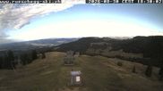Archiviertes Webcam Bild: Blick auf die Bergstation Lischboden im Skigebiet Rüschegg am 30.08.2026 um 18:57 Uhr